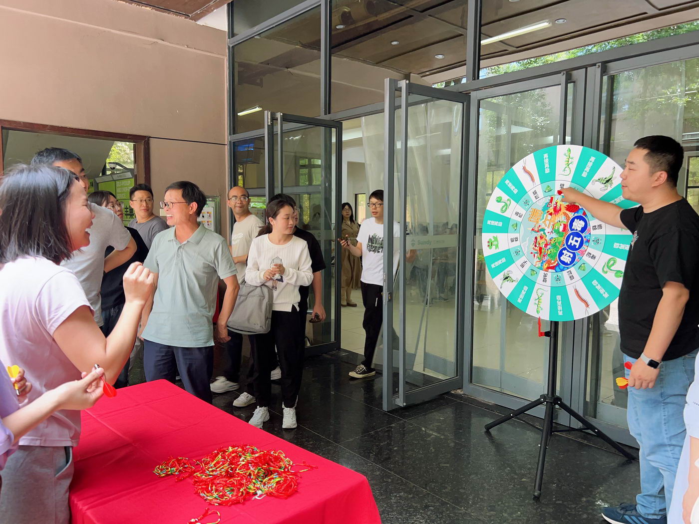 端午飛鏢大挑戰(zhàn)！靶盤上的五毒大作戰(zhàn)，太燃了！